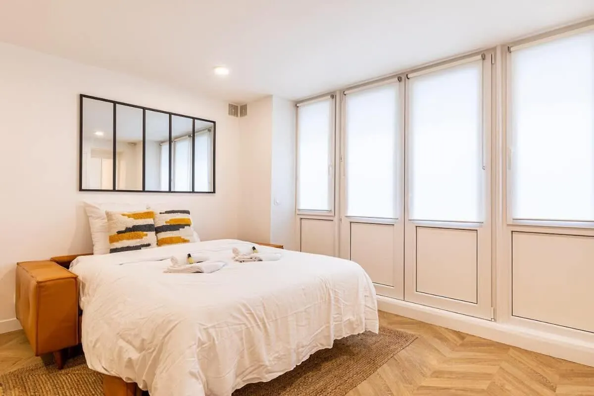 Bel Appartement Parisien Fransa