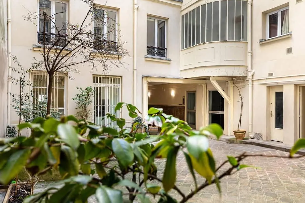 Bel Appartement Parisien  Paris